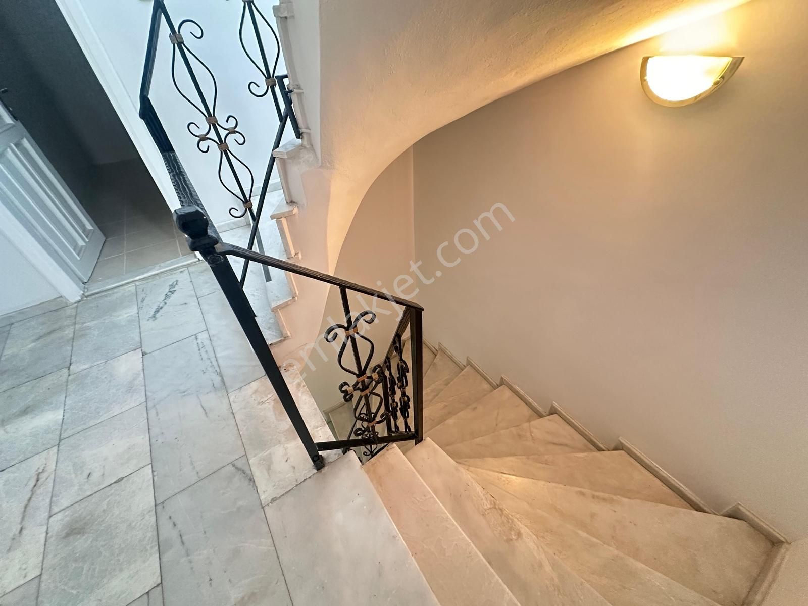 Korutürk Mahallesin De Teraslı Garajlı Bahçeli 5+2 Villa - Görsel 19