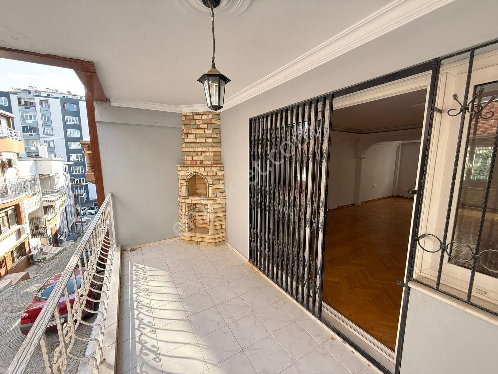 Korutürk Mahallesin De Teraslı Garajlı Bahçeli 5+2 Villa - Görsel 34