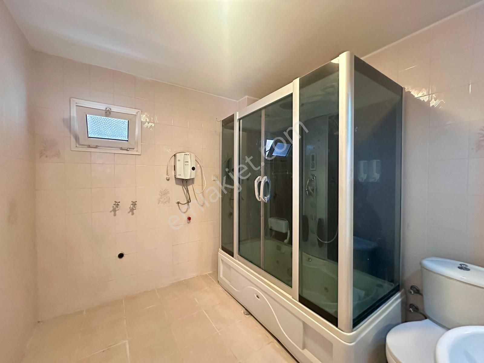 Korutürk Mahallesin De Teraslı Garajlı Bahçeli 5+2 Villa - Görsel 26