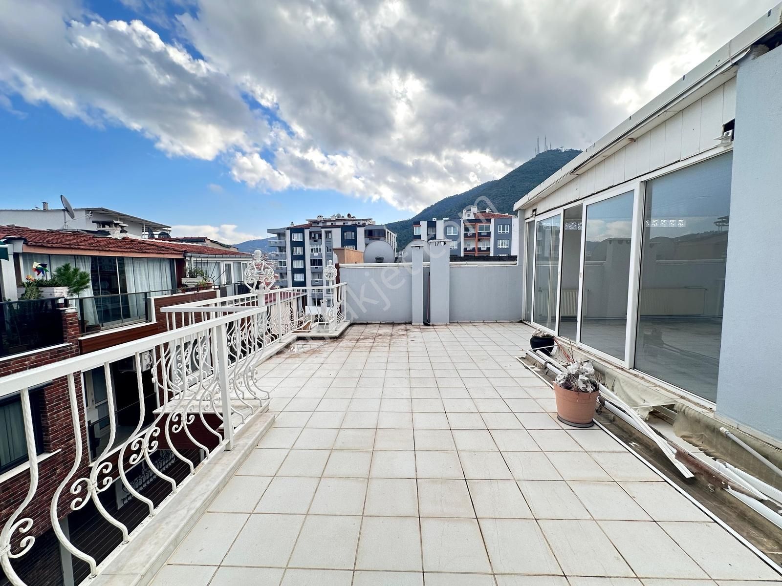 Korutürk Mahallesin De Teraslı Garajlı Bahçeli 5+2 Villa - Görsel 23