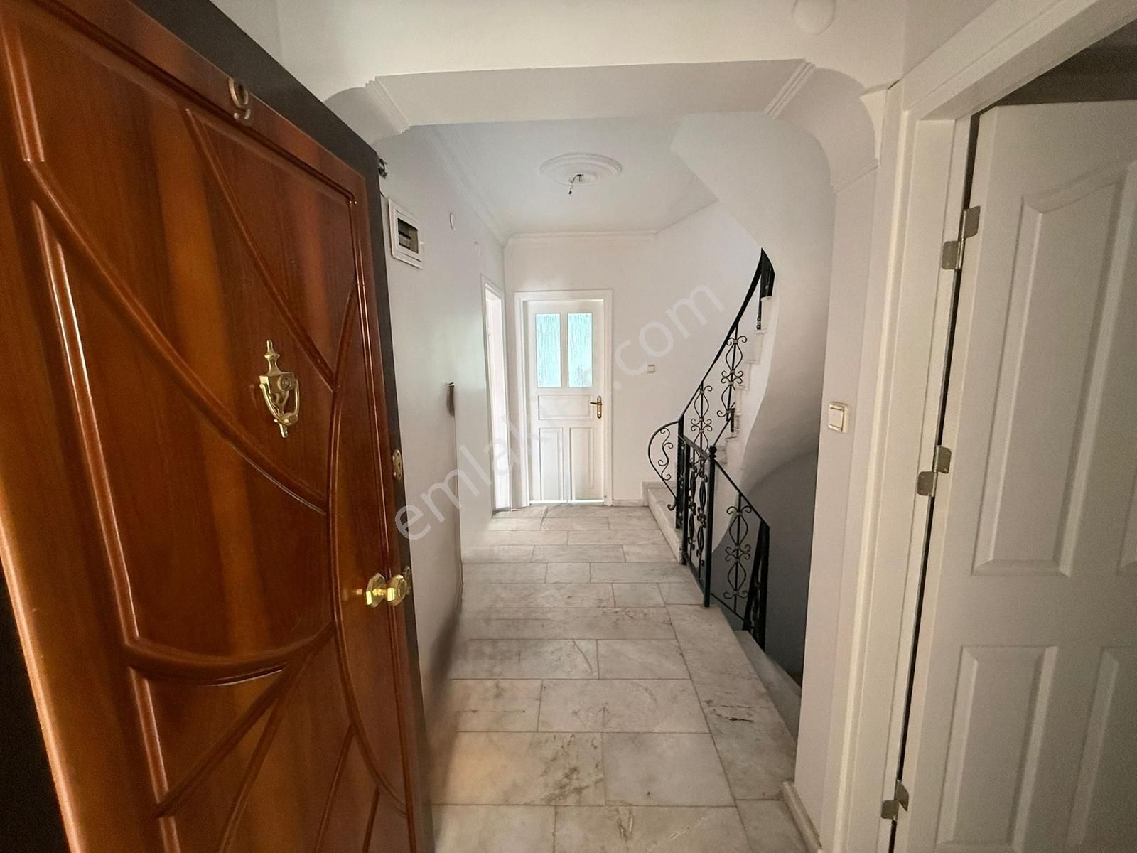 Korutürk Mahallesin De Teraslı Garajlı Bahçeli 5+2 Villa - Görsel 31