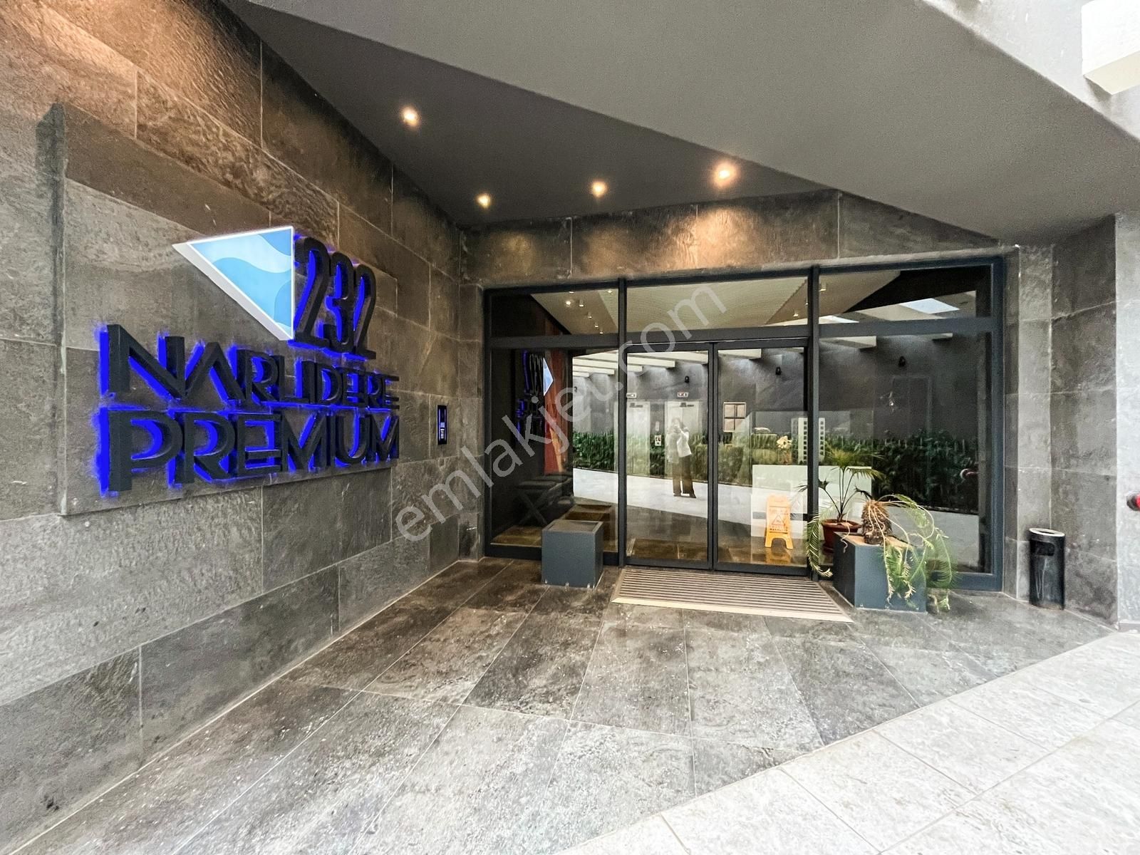 Narlıdere'de Lüks Yaşam Deniz Manzaralı Modern Daire - Görsel 15