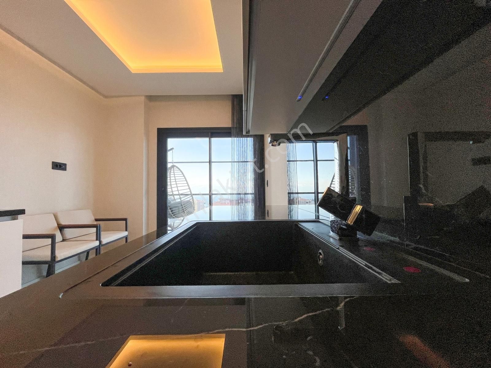 Narlıdere'de Lüks Yaşam Deniz Manzaralı Modern Daire - Görsel 23