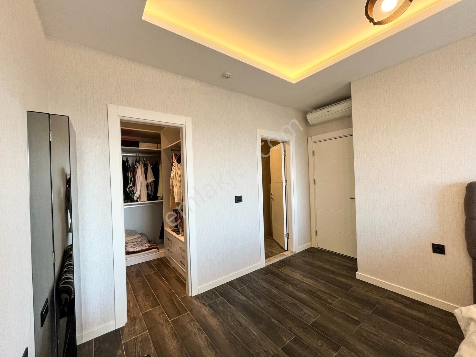 Narlıdere'de Lüks Yaşam Deniz Manzaralı Modern Daire - Görsel 27