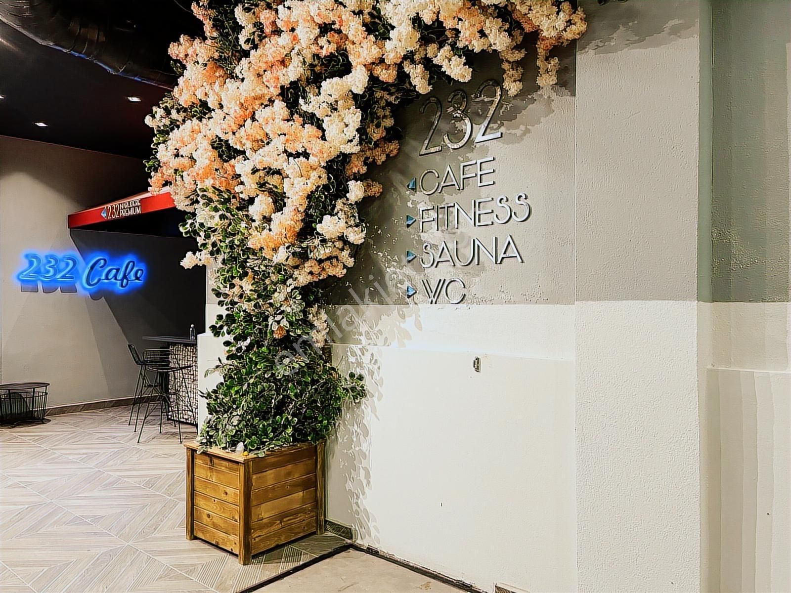 Narlıdere'de Lüks Yaşam Deniz Manzaralı Modern Daire - Görsel 4