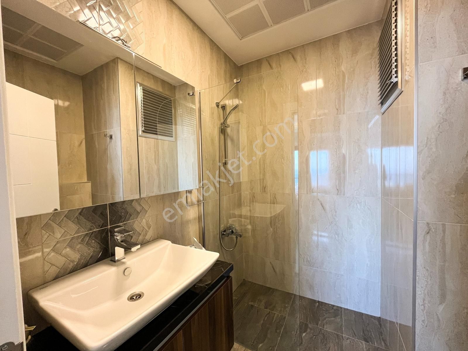 Narlıdere'de Lüks Yaşam Deniz Manzaralı Modern Daire - Görsel 16