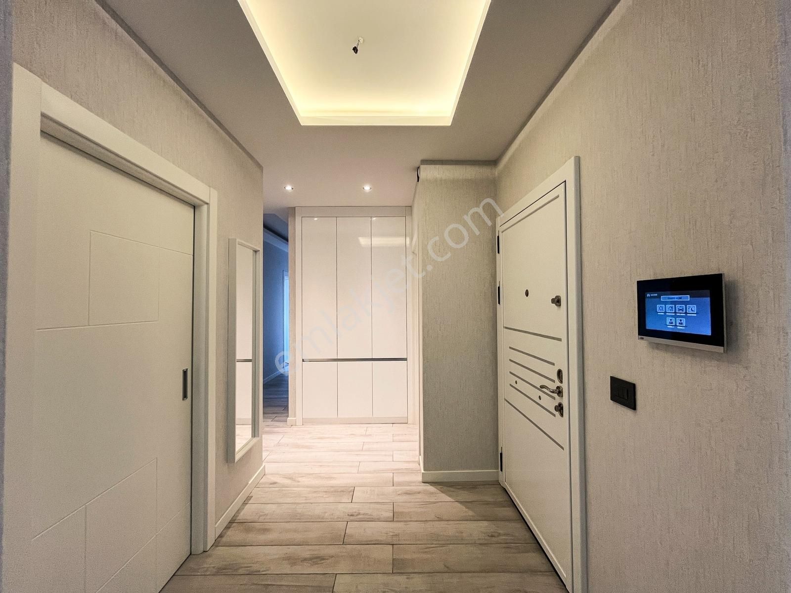 Narlıdere'de Lüks Yaşam Deniz Manzaralı Modern Daire - Görsel 25
