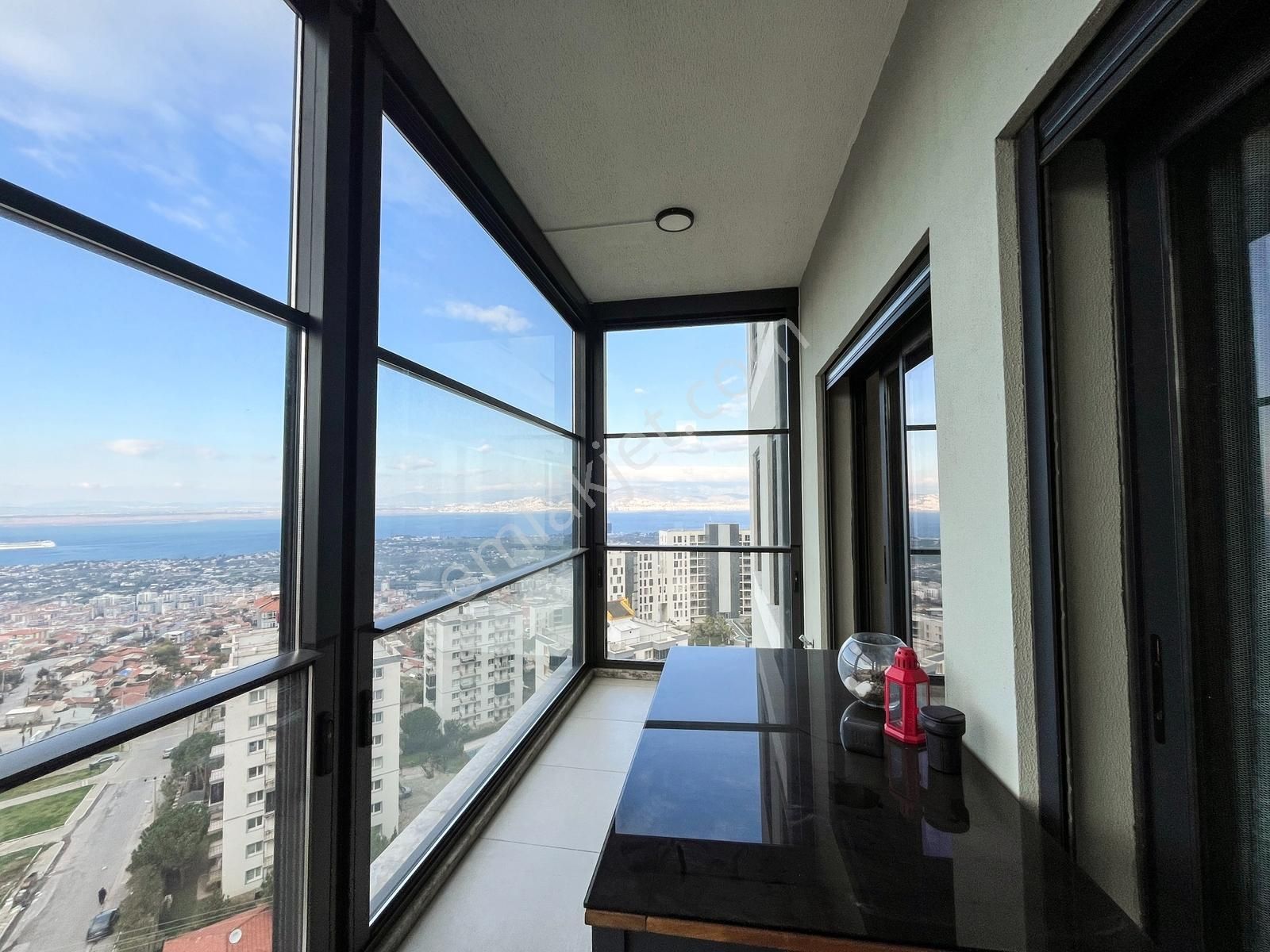 Narlıdere'de Lüks Yaşam Deniz Manzaralı Modern Daire - Görsel 17