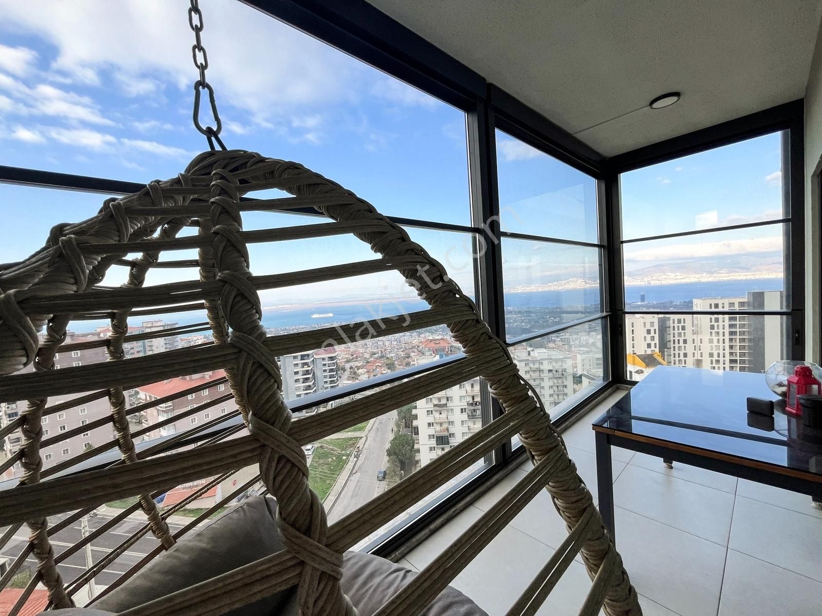 Narlıdere'de Lüks Yaşam Deniz Manzaralı Modern Daire - Görsel 14