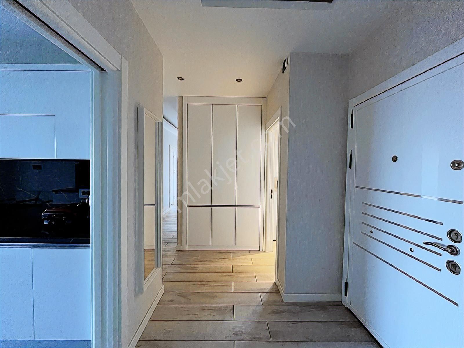 Narlıdere'de Lüks Yaşam Deniz Manzaralı Modern Daire - Görsel 11