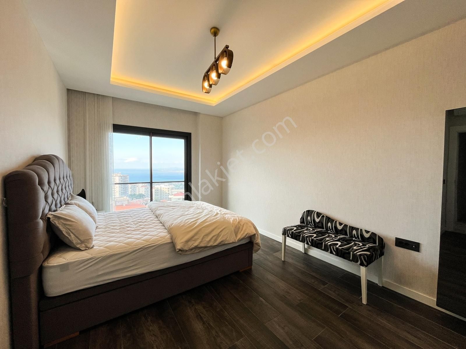 Narlıdere'de Lüks Yaşam Deniz Manzaralı Modern Daire - Görsel 3