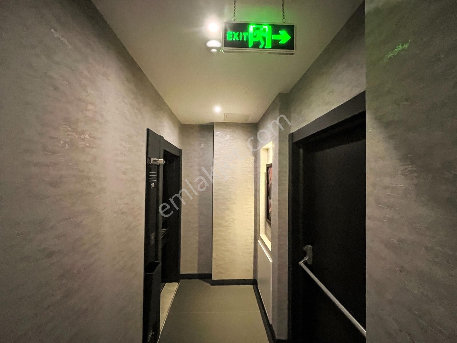 Narlıdere'de Lüks Yaşam Deniz Manzaralı Modern Daire - Görsel 24