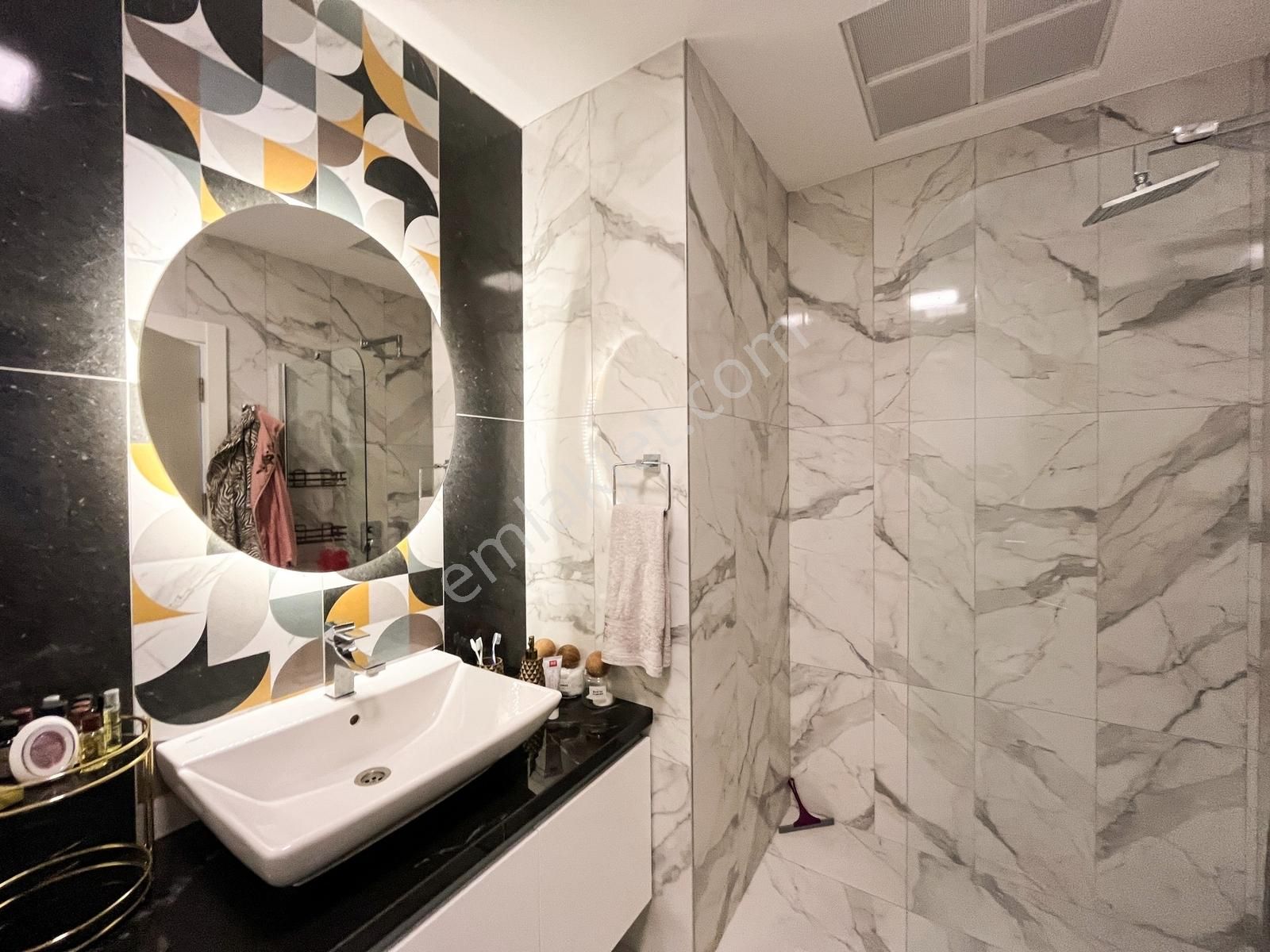 Narlıdere'de Lüks Yaşam Deniz Manzaralı Modern Daire - Görsel 28