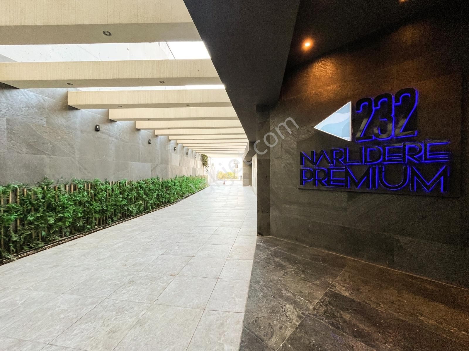 Narlıdere'de Lüks Yaşam Deniz Manzaralı Modern Daire - Görsel 21