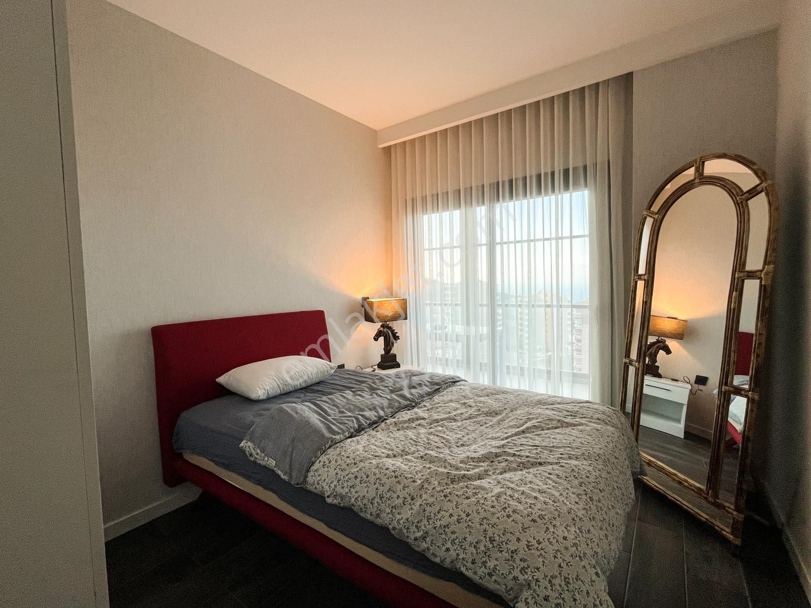 Narlıdere'de Lüks Yaşam Deniz Manzaralı Modern Daire - Görsel 8