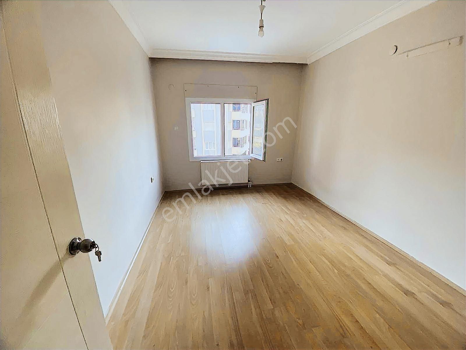 Narlıderede Site İçinde Otoparklı Deniz Manzaralı Kiralık Daire - Görsel 3