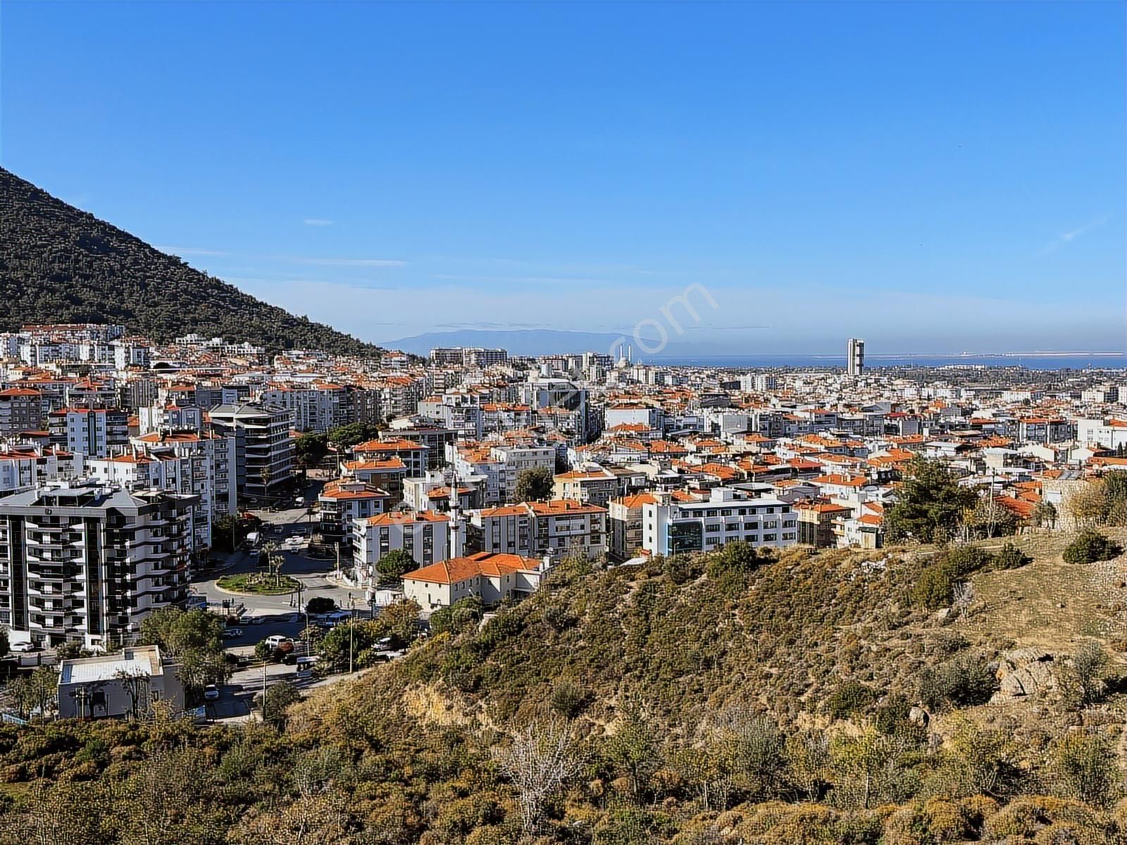 Balçova Çetin Emeç Mahallesinde Satılık İmarlı Arsa