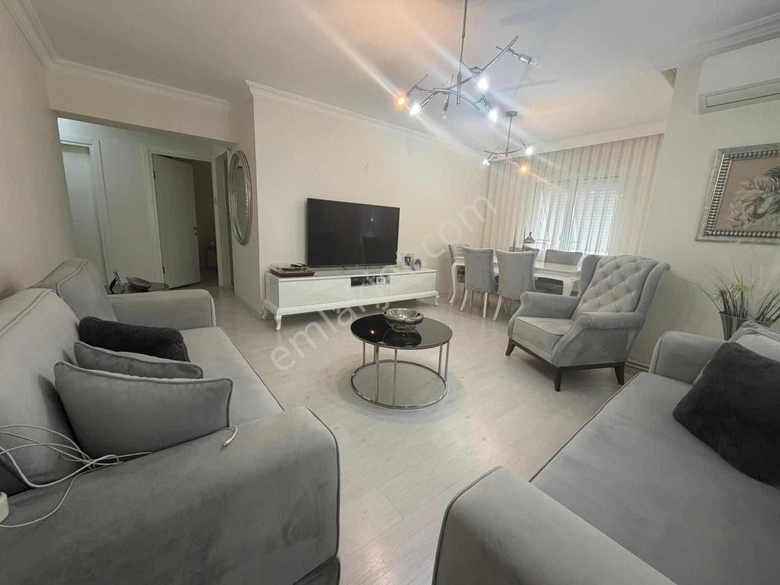 İzmir Poligon Mahallesinde Geniş Ferah 2+1 Daıre