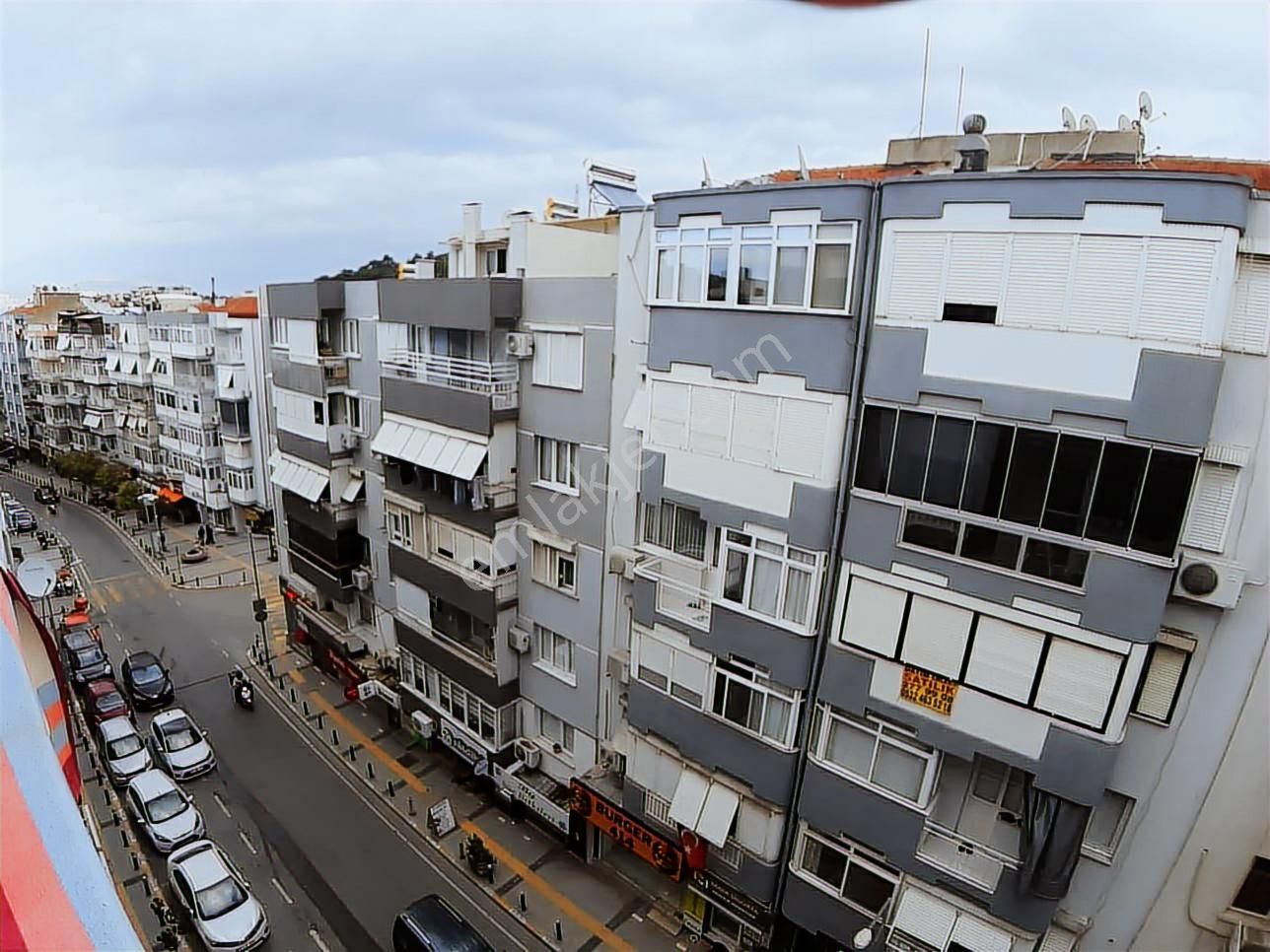 Balçova Ata Cad.merkezi Konumda 3+1 Satılık Daire - Görsel 9