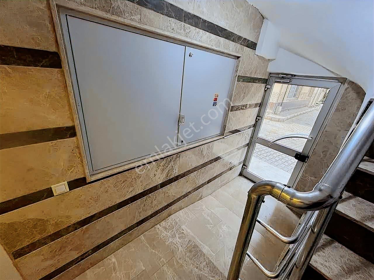 Narlıdere Limanreis Mah'de Sahile 3 Dk Lık Mesefade 3+1 Daire - Görsel 7