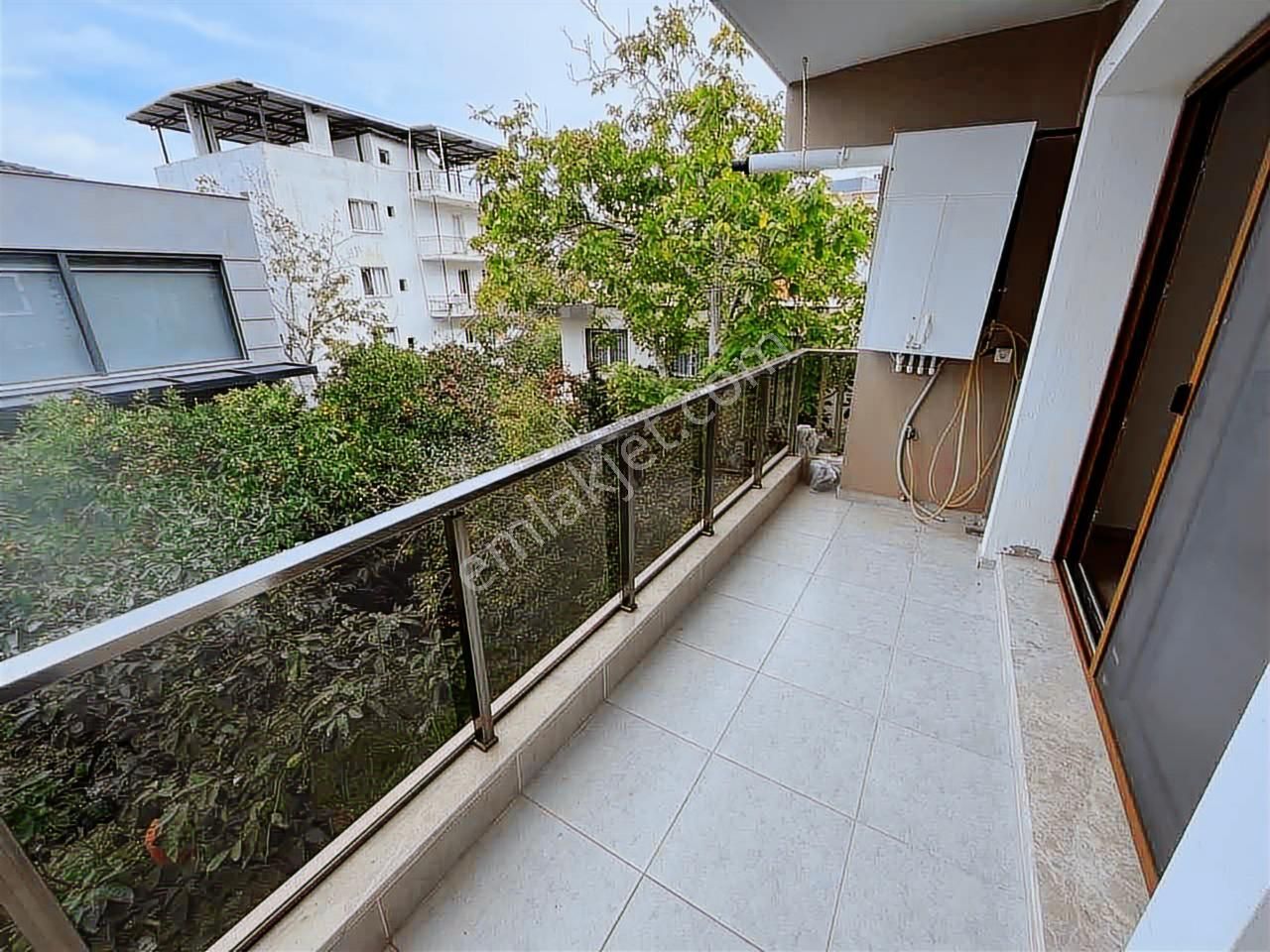 Narlıdere Limanreis Mah'de Sahile 3 Dk Lık Mesefade 3+1 Daire