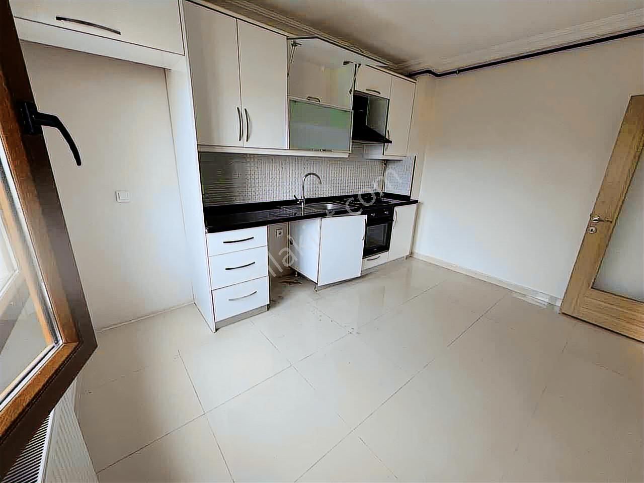 Narlıdere Limanreis Mah'de Sahile 3 Dk Lık Mesefade 3+1 Daire - Görsel 8