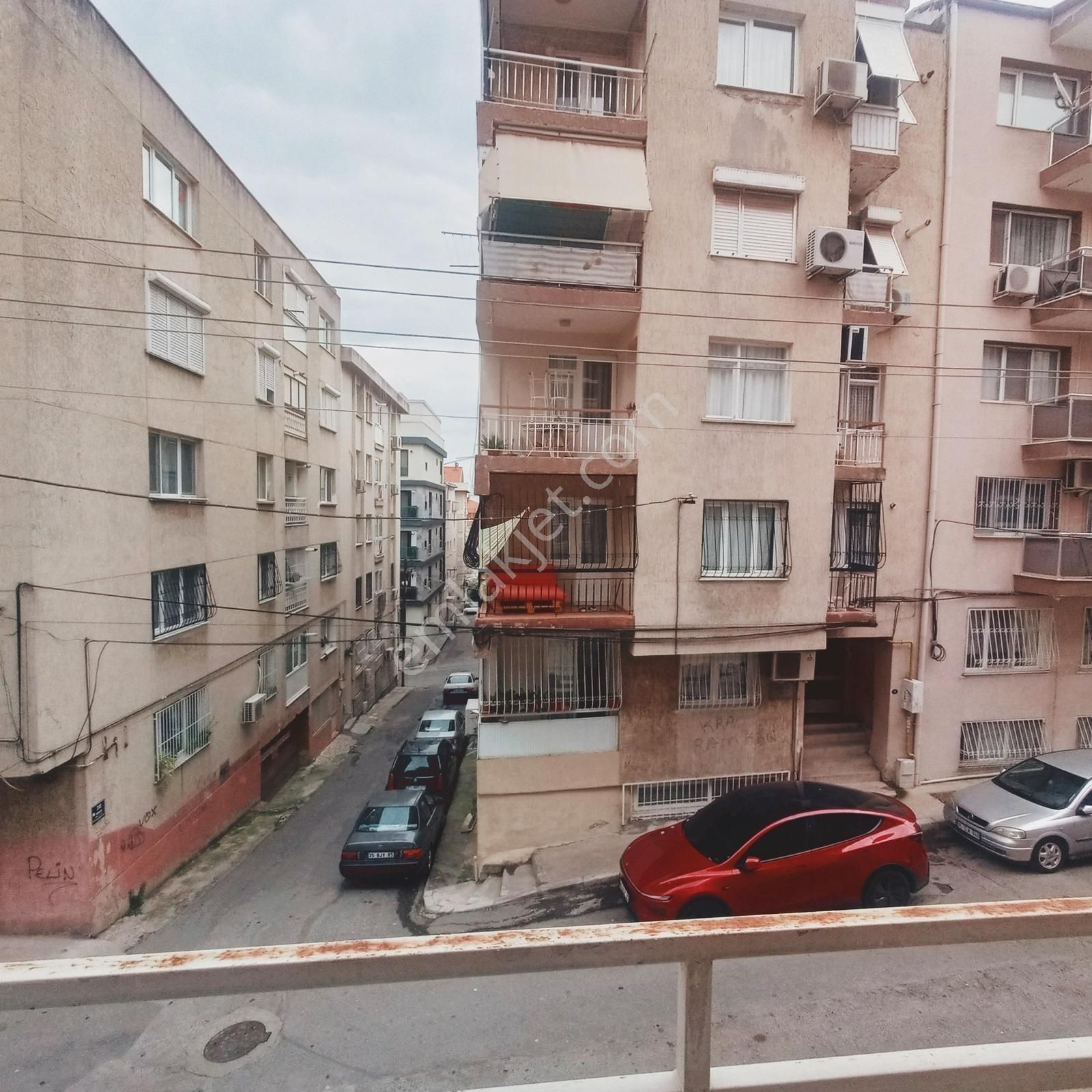 Konak 2.karantina'da 115 M2 Çift Wc 3+1 Daire