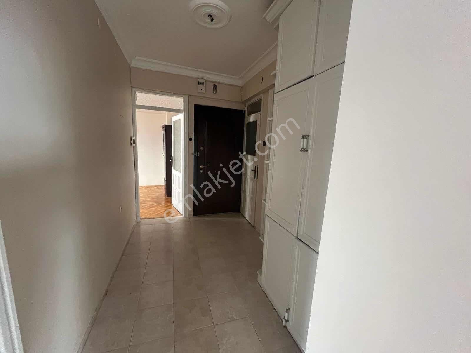 Balçova Korutürk Mah'de Geniş 3+1 Kiralık Daire - Görsel 23