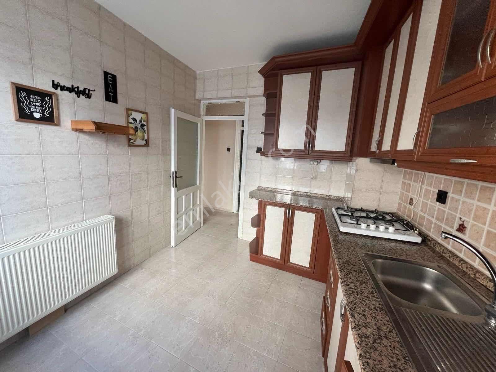 Balçova Korutürk Mah'de Geniş 3+1 Kiralık Daire - Görsel 30