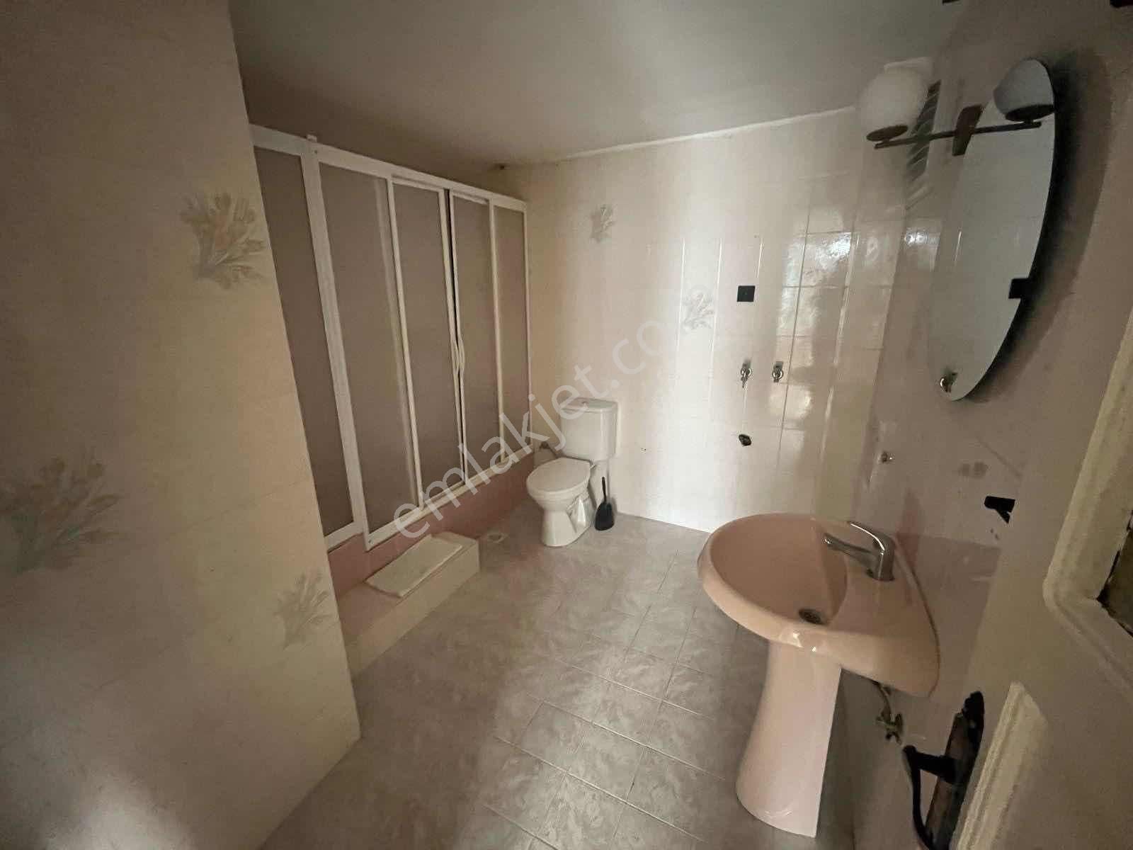 Balçova Korutürk Mah'de Geniş 3+1 Kiralık Daire - Görsel 31