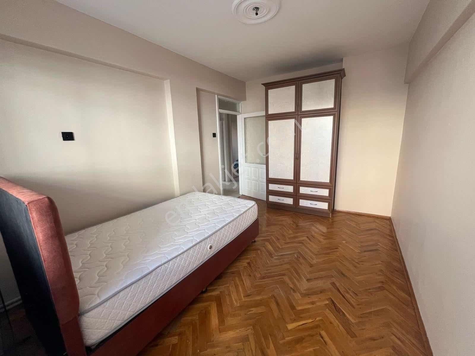 Balçova Korutürk Mah'de Geniş 3+1 Kiralık Daire - Görsel 24