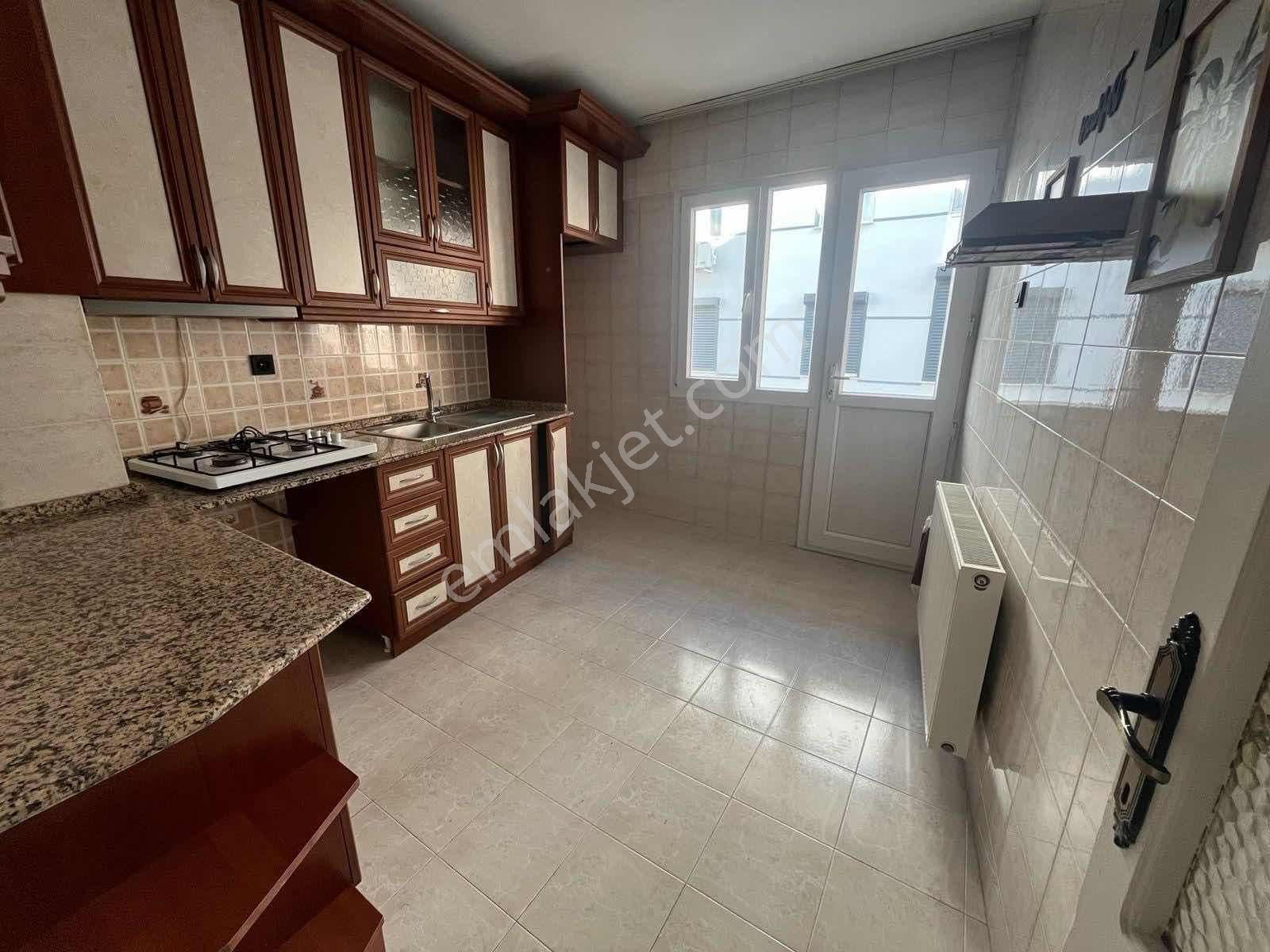 Balçova Korutürk Mah'de Geniş 3+1 Kiralık Daire - Görsel 11