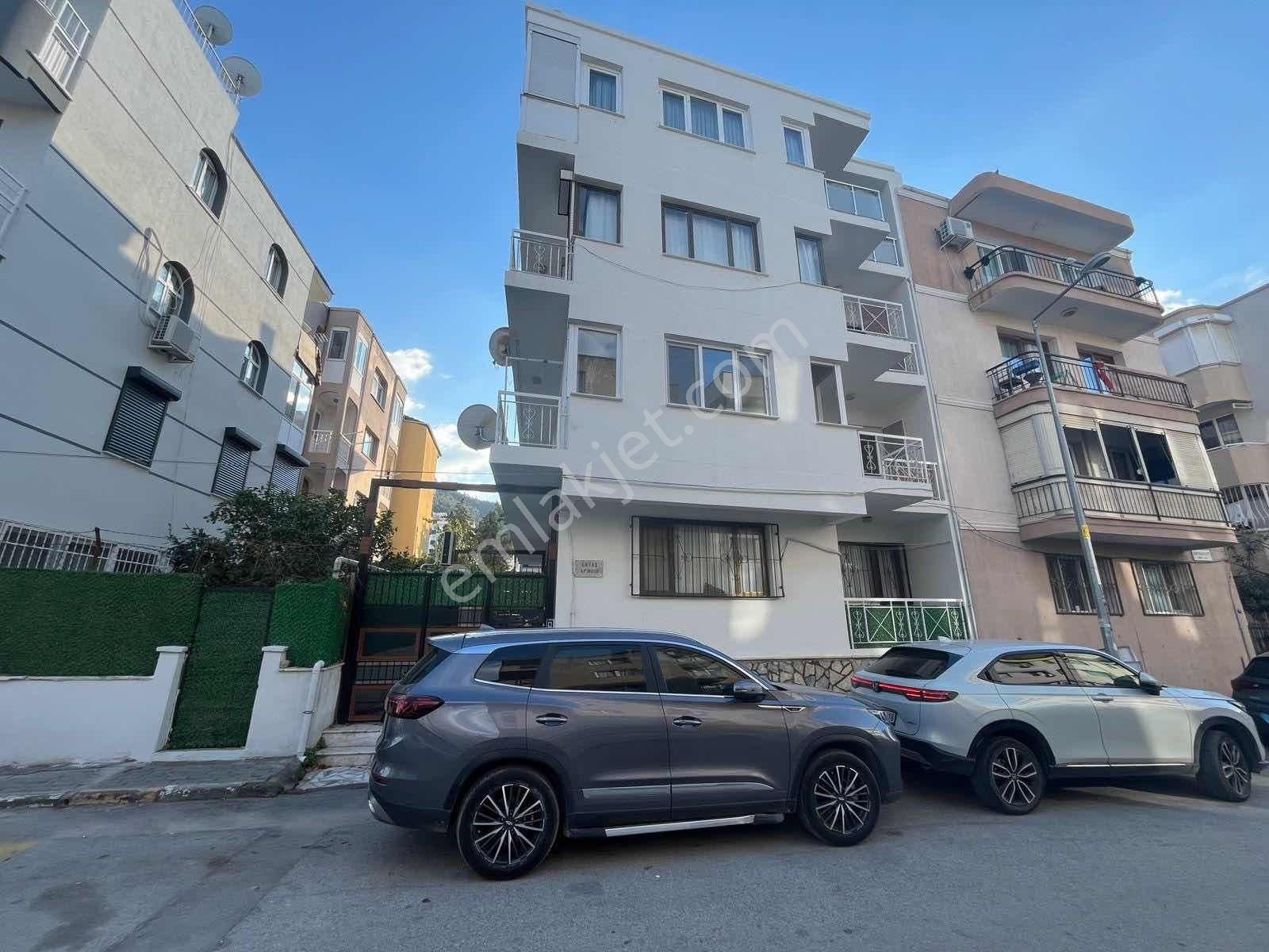 Balçova Korutürk Mah'de Geniş 3+1 Kiralık Daire