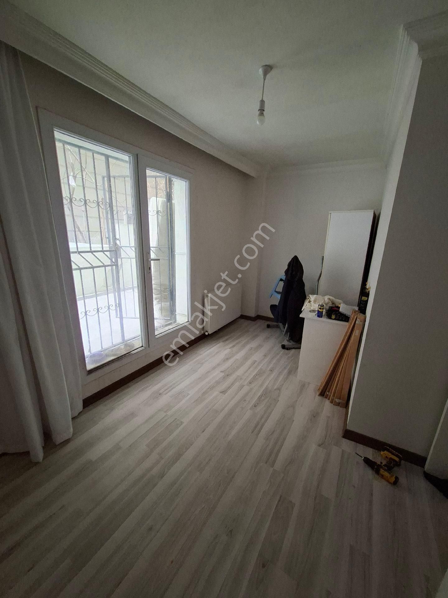 Yenibosna Zafer Mah Kiralık Bahcekat Daire Metro Metröbüse 8dakka Mesafete 1+1 Daire - Görsel 7