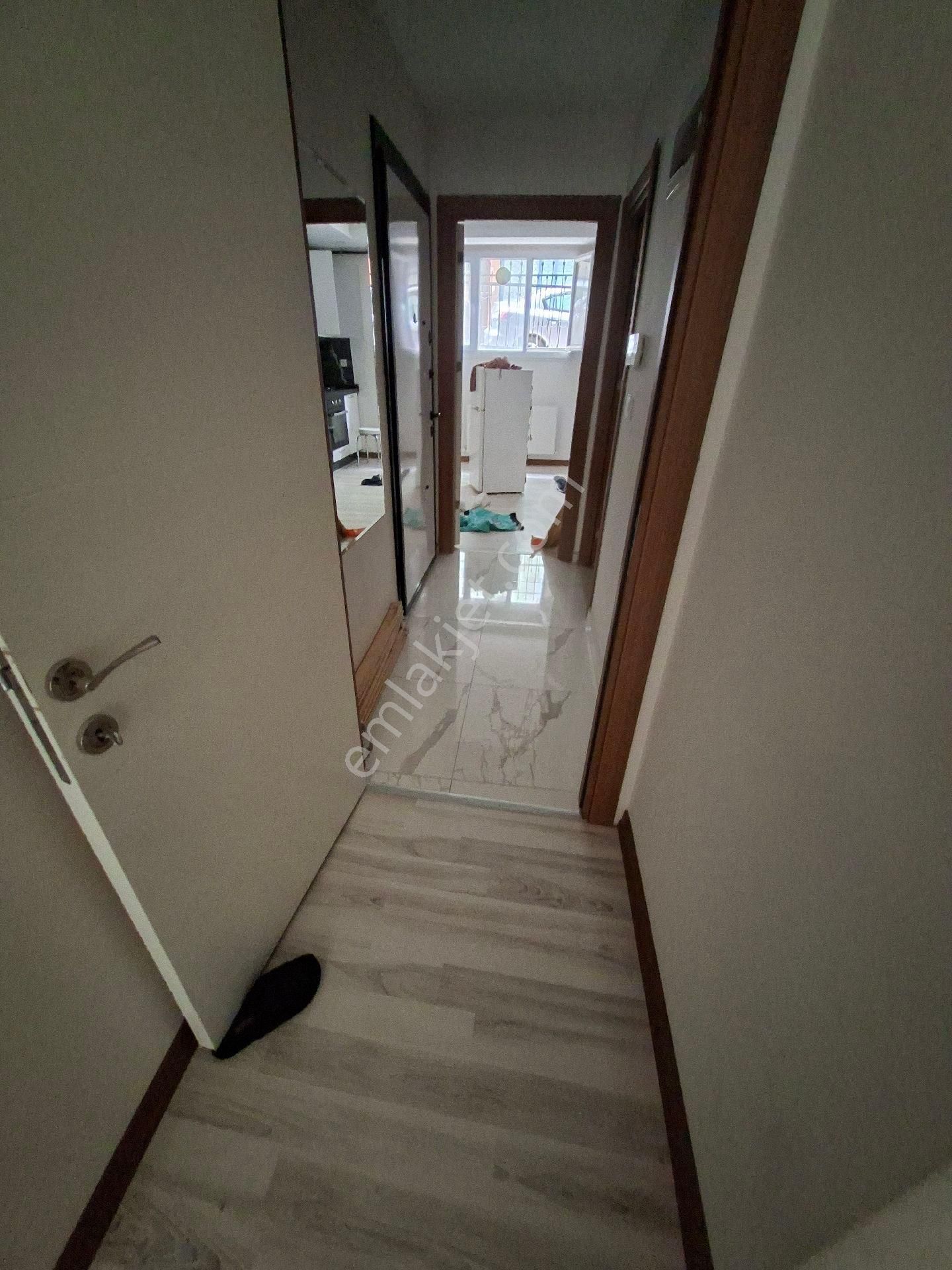 Yenibosna Zafer Mah Kiralık Bahcekat Daire Metro Metröbüse 8dakka Mesafete 1+1 Daire - Görsel 8