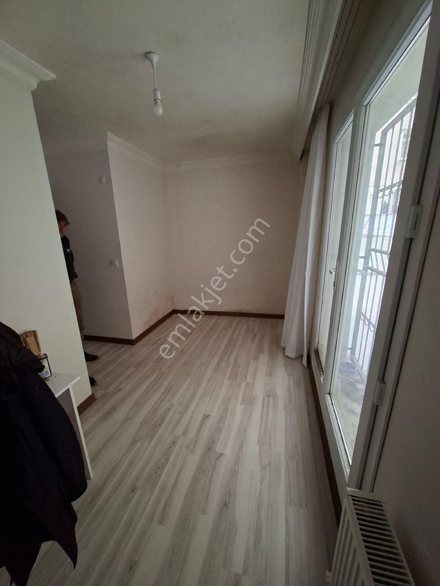 Yenibosna Zafer Mah Kiralık Bahcekat Daire Metro Metröbüse 8dakka Mesafete 1+1 Daire - Görsel 10