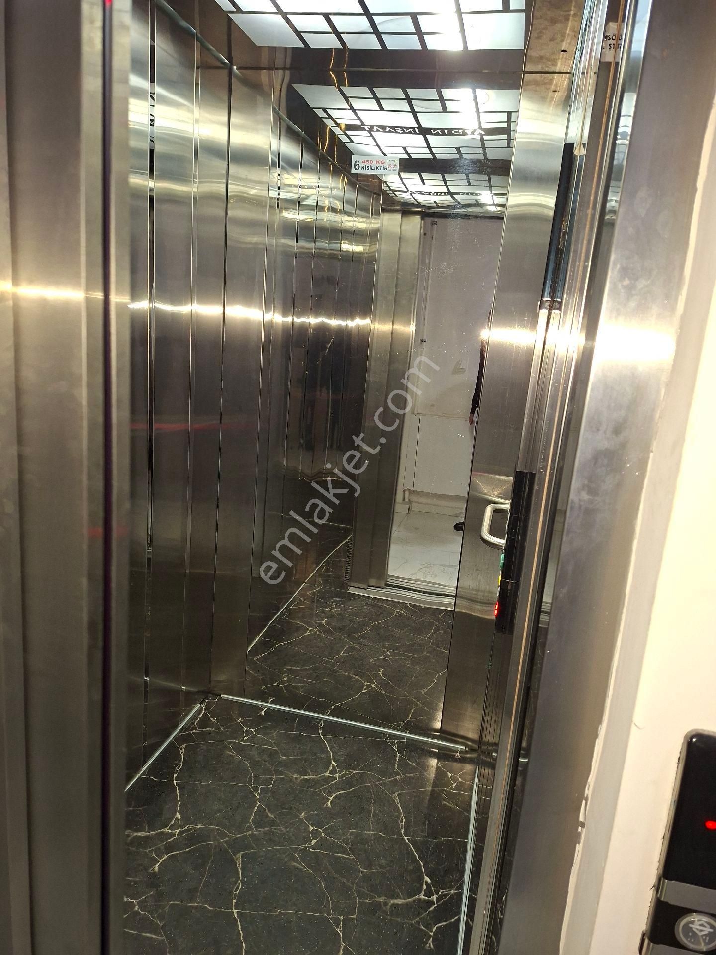 Yenibosna Zafer Mah Kiralık Bahcekat Daire Metro Metröbüse 8dakka Mesafete 1+1 Daire - Görsel 17