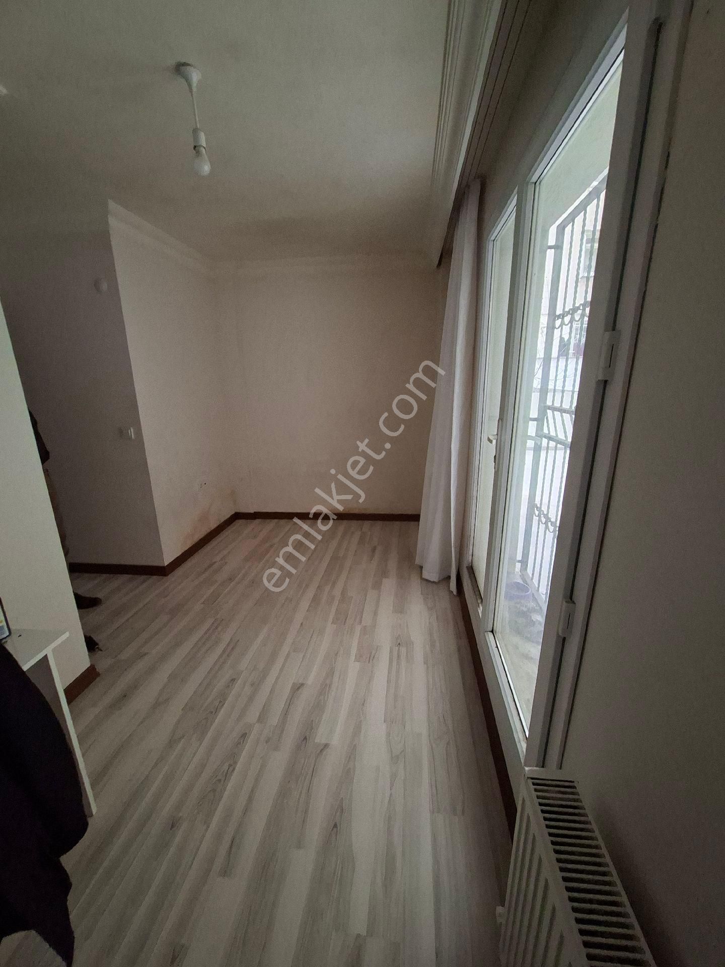 Yenibosna Zafer Mah Kiralık Bahcekat Daire Metro Metröbüse 8dakka Mesafete 1+1 Daire - Görsel 11