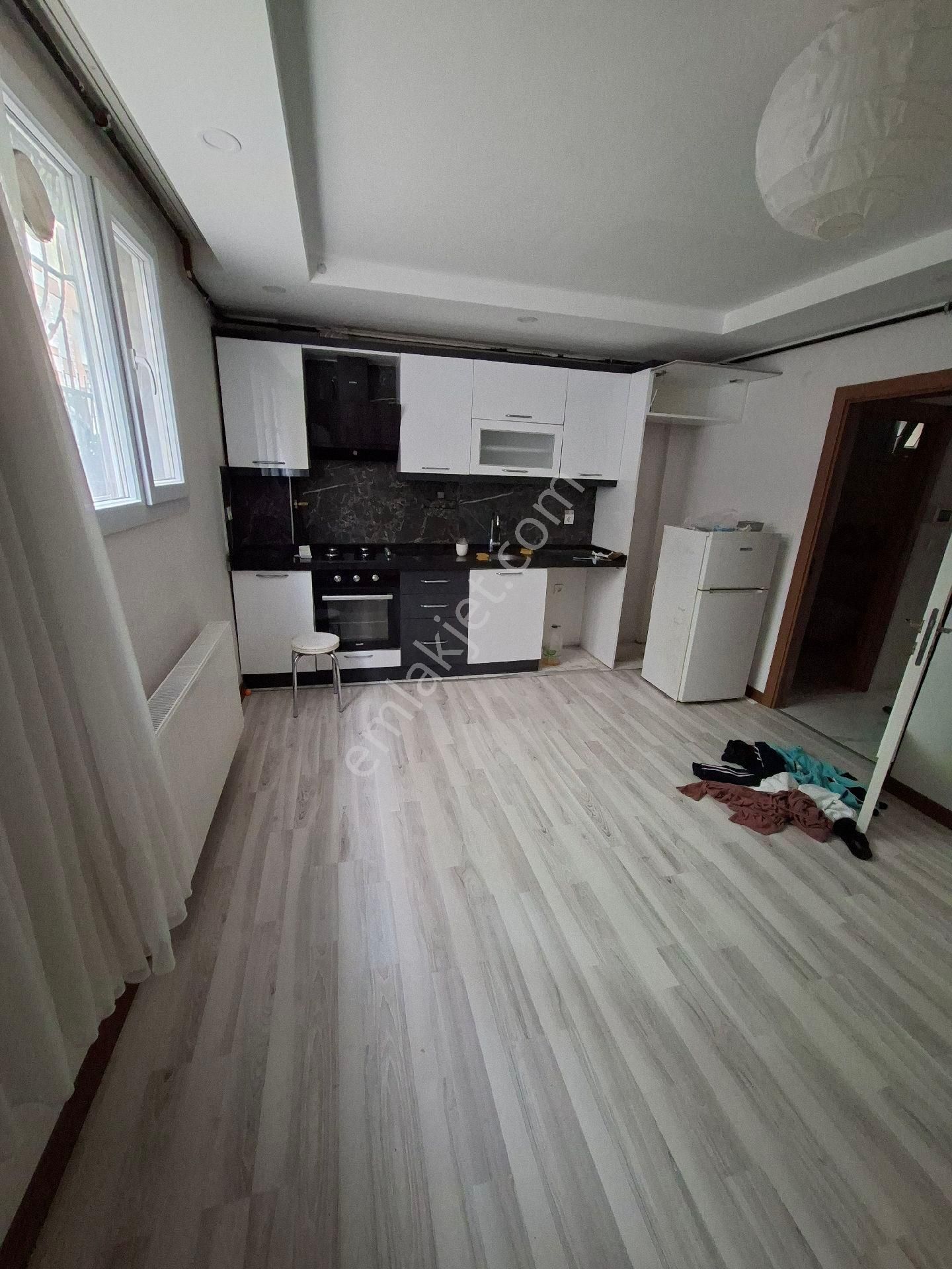 Yenibosna Zafer Mah Kiralık Bahcekat Daire Metro Metröbüse 8dakka Mesafete 1+1 Daire - Görsel 6