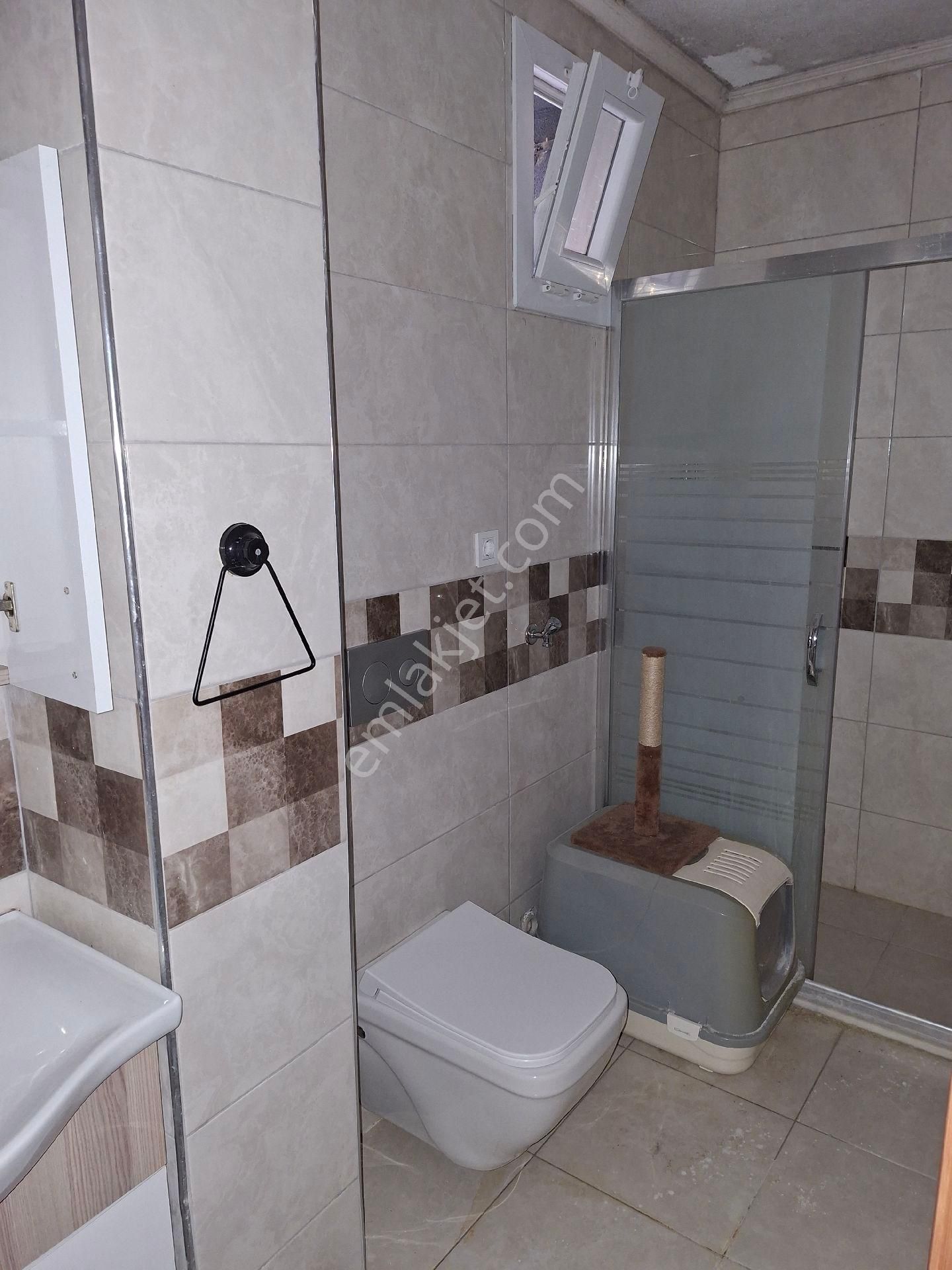 Yenibosna Zafer Mah Kiralık Bahcekat Daire Metro Metröbüse 8dakka Mesafete 1+1 Daire - Görsel 13