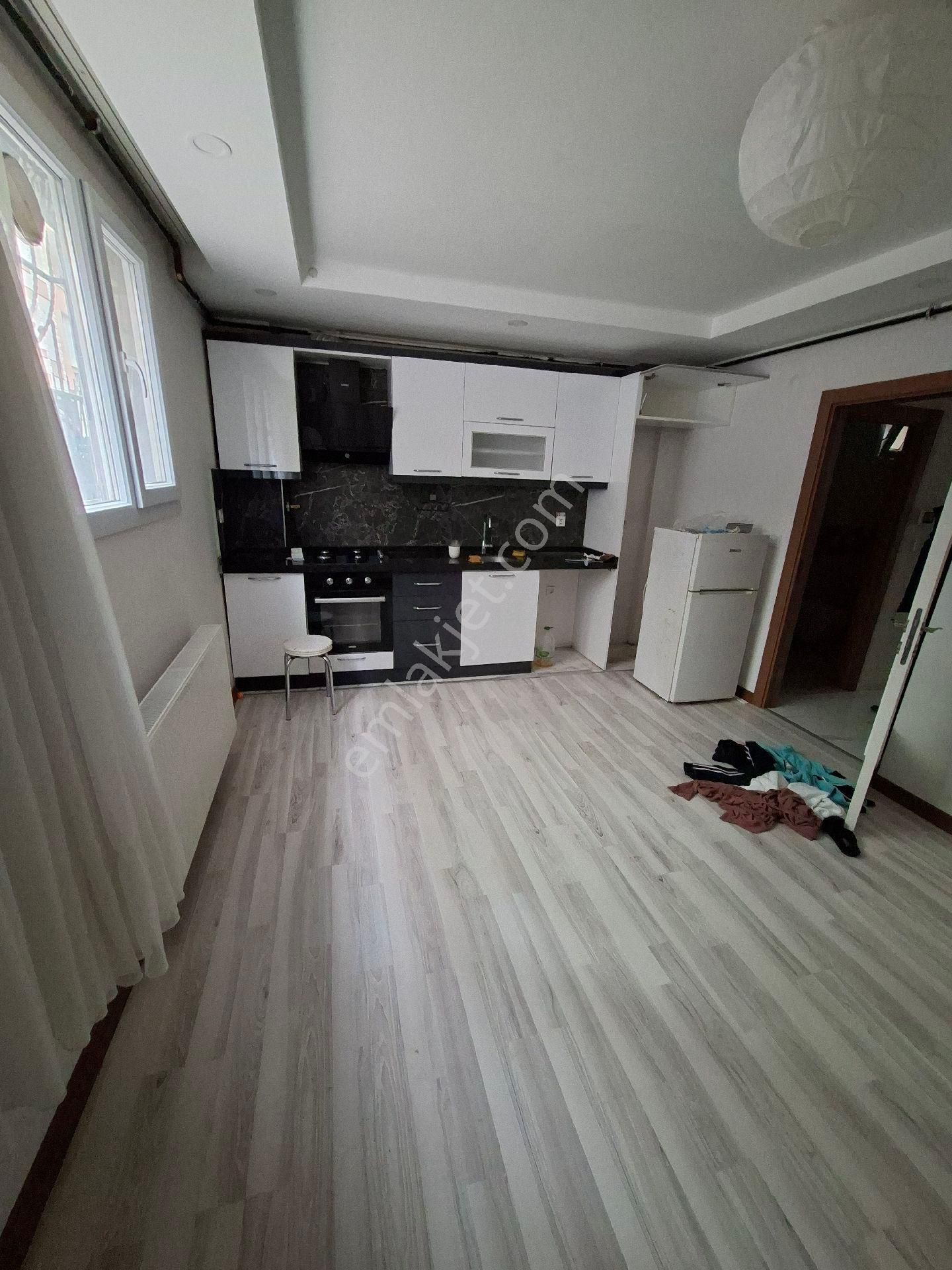 Yenibosna Zafer Mah Kiralık Bahcekat Daire Metro Metröbüse 8dakka Mesafete 1+1 Daire - Görsel 3