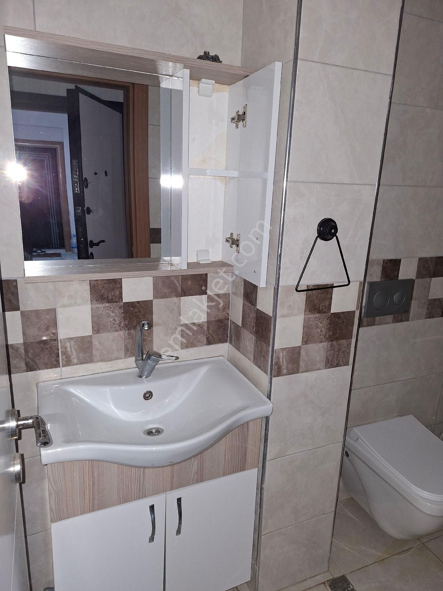 Yenibosna Zafer Mah Kiralık Bahcekat Daire Metro Metröbüse 8dakka Mesafete 1+1 Daire - Görsel 14