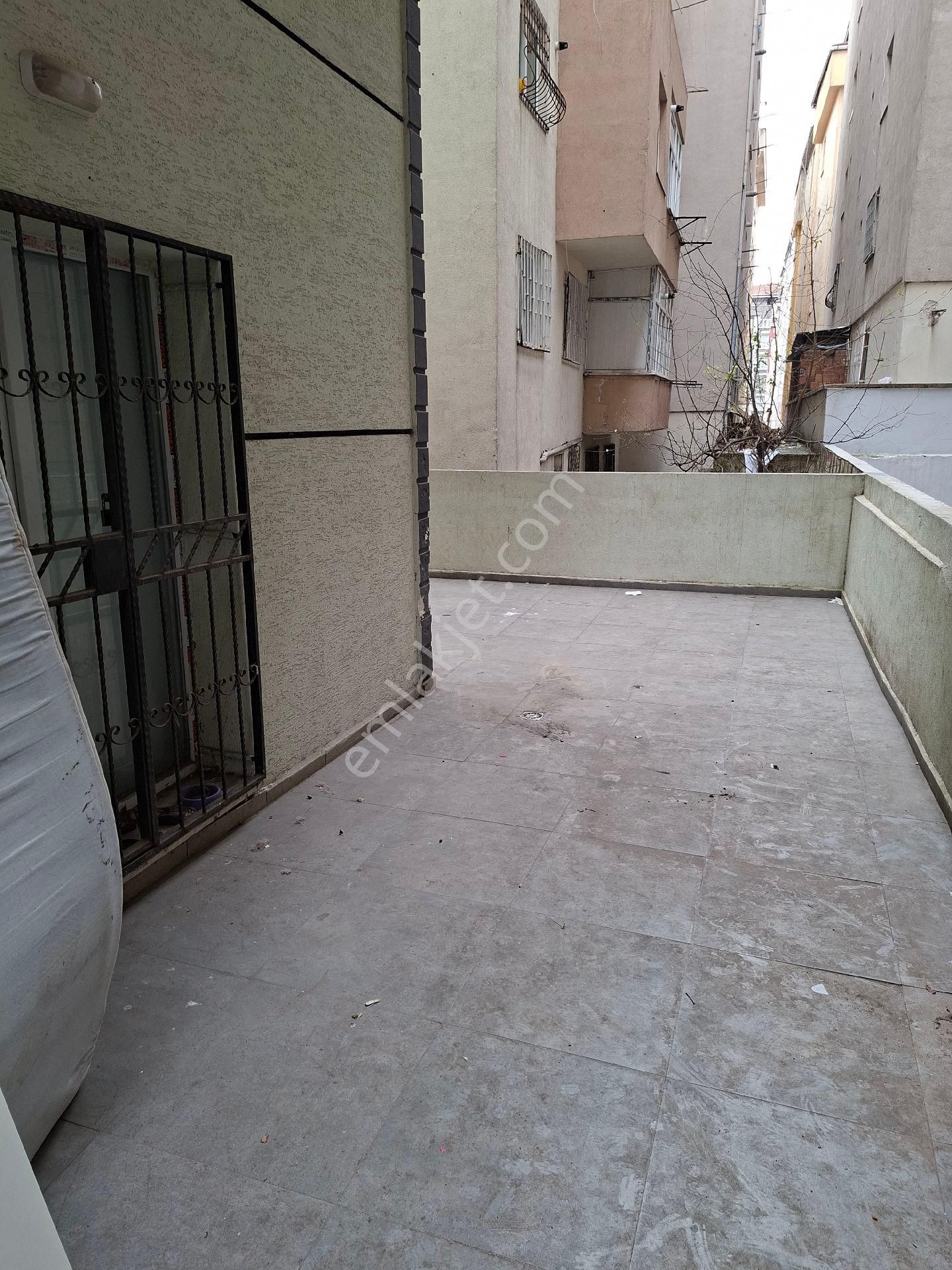 Yenibosna Zafer Mah Kiralık Bahcekat Daire Metro Metröbüse 8dakka Mesafete 1+1 Daire - Görsel 20