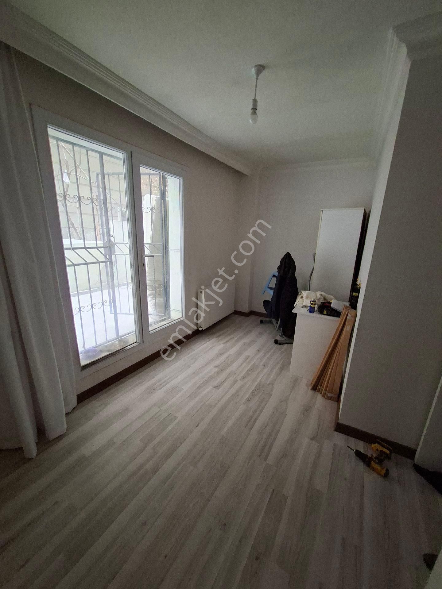 Yenibosna Zafer Mah Kiralık Bahcekat Daire Metro Metröbüse 8dakka Mesafete 1+1 Daire - Görsel 9