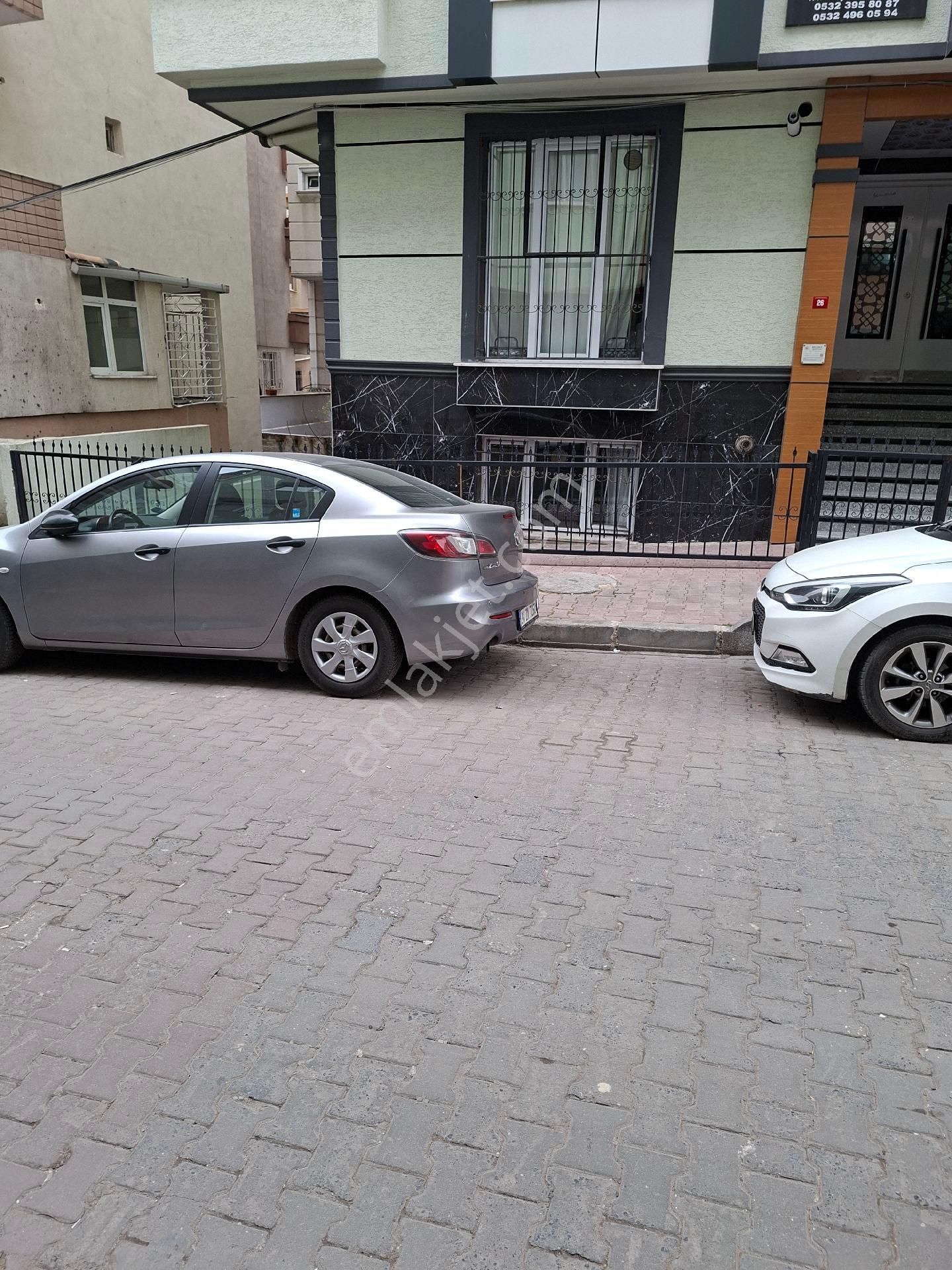 Yenibosna Zafer Mah Kiralık Bahcekat Daire Metro Metröbüse 8dakka Mesafete 1+1 Daire