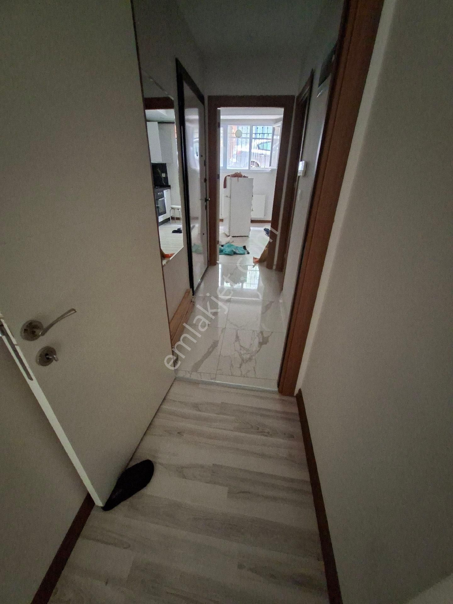 Yenibosna Zafer Mah Kiralık Bahcekat Daire Metro Metröbüse 8dakka Mesafete 1+1 Daire - Görsel 12