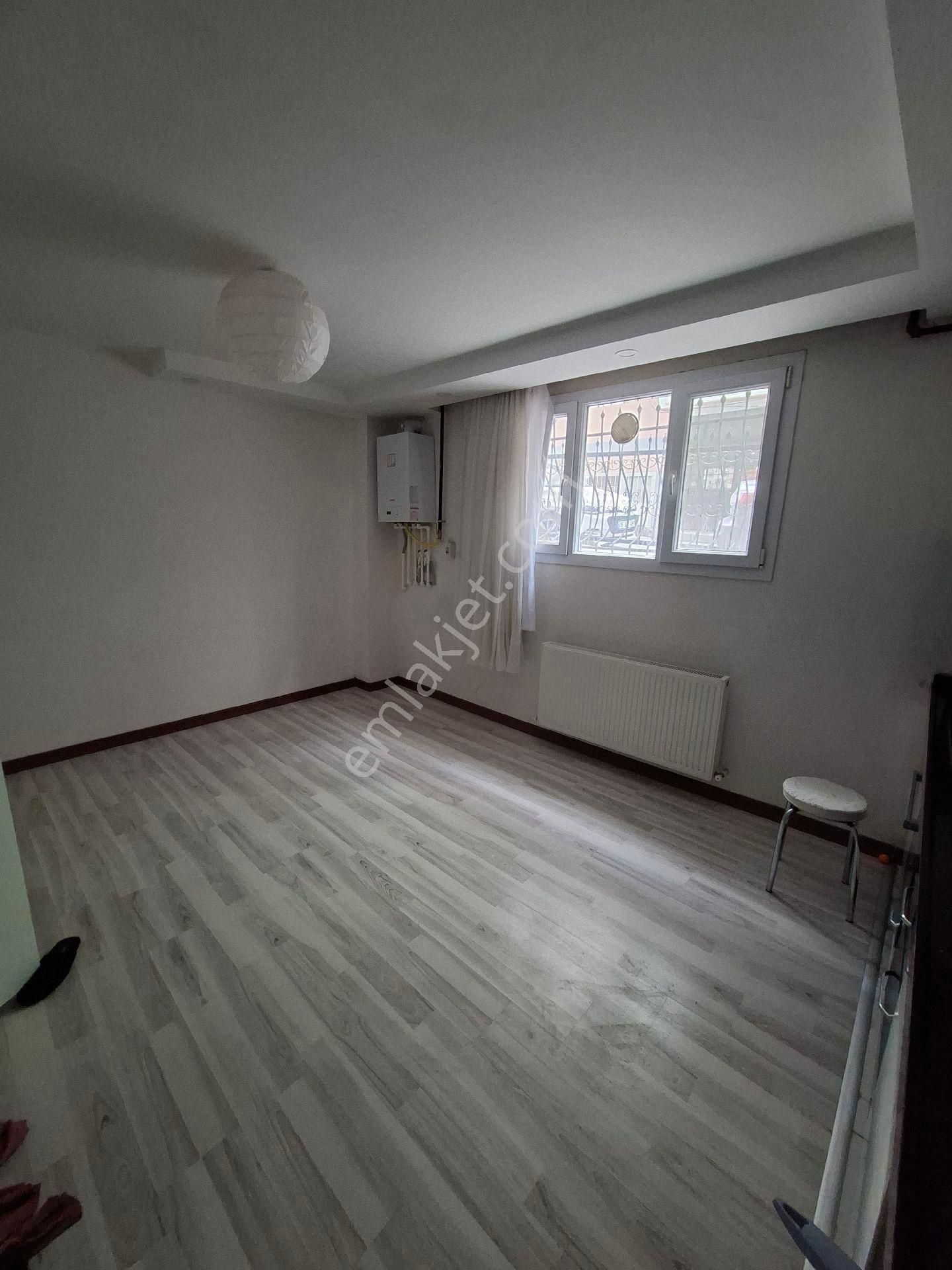 Yenibosna Zafer Mah Kiralık Bahcekat Daire Metro Metröbüse 8dakka Mesafete 1+1 Daire - Görsel 4