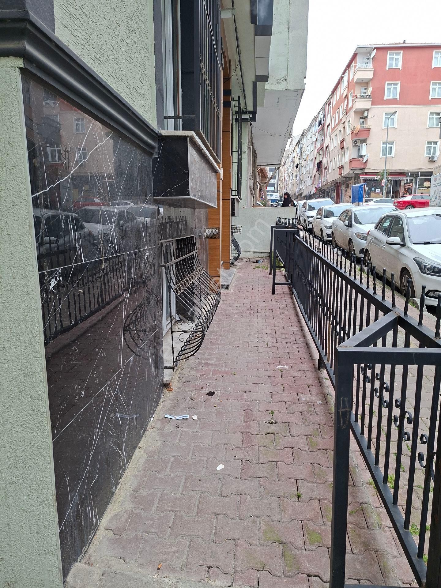 Yenibosna Zafer Mah Kiralık Bahcekat Daire Metro Metröbüse 8dakka Mesafete 1+1 Daire - Görsel 22