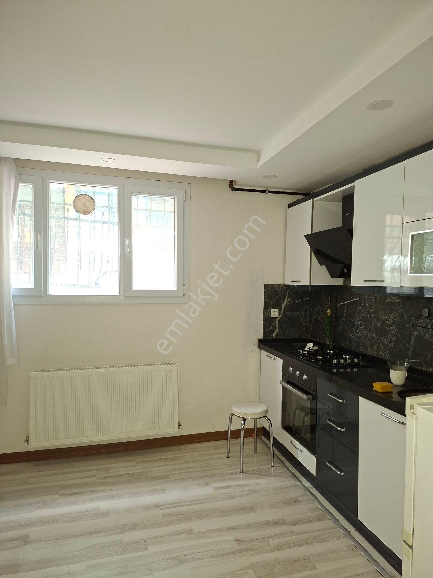 Yenibosna Zafer Mah Kiralık Bahcekat Daire Metro Metröbüse 8dakka Mesafete 1+1 Daire - Görsel 16