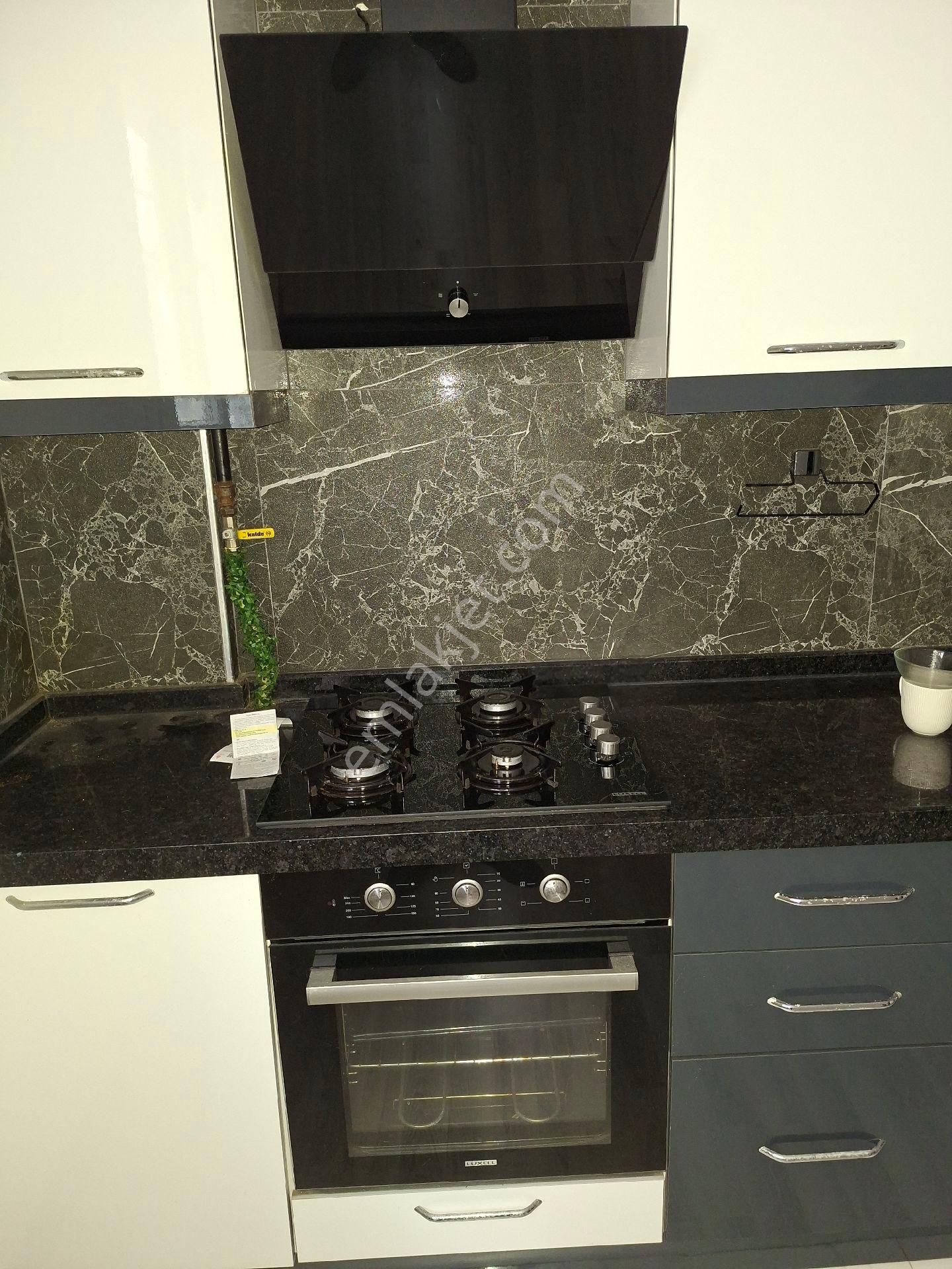 Yenibosna Zafer Mah Kiralık Bahcekat Daire Metro Metröbüse 8dakka Mesafete 1+1 Daire - Görsel 18